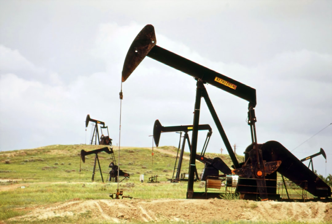 Oil Prices Surge to Five-Month High on US-Iran Escalation and Strait of Hormuz Risk