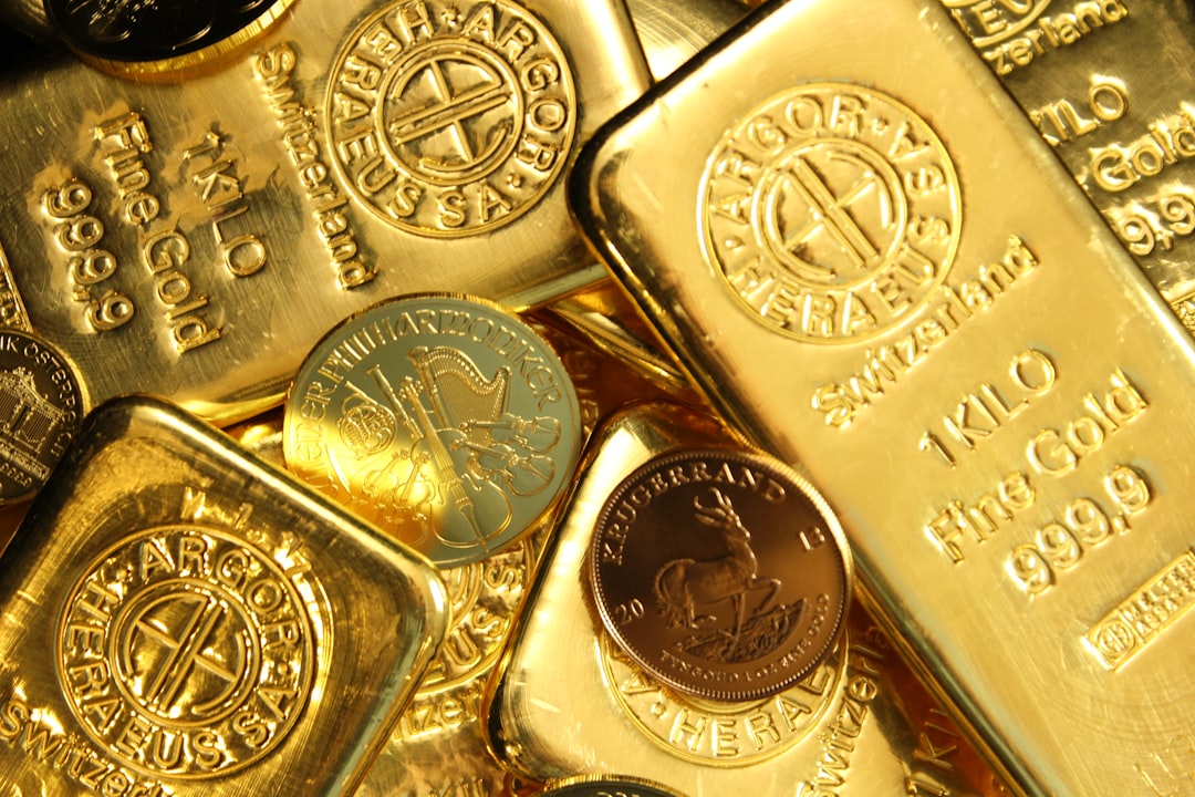 Gold Slips as Dollar Strengthens on U.S.–Iran Escalation; Platinum, Silver Also Cool