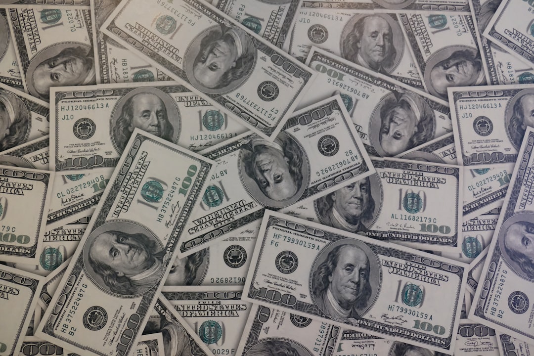 Dollar Near Multi-Year Lows as Markets Price in Fed Rate Cut Amid Trade Optimism