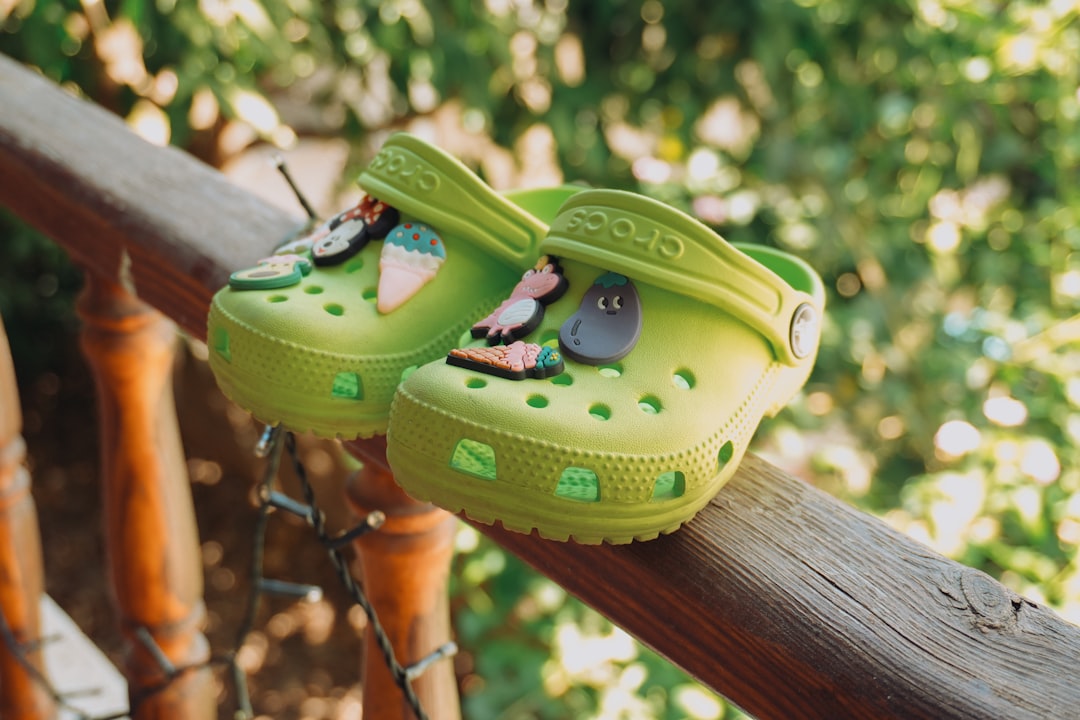 Crocs Shares Fall 4% As Piper Sandler Downgrades To Neutral