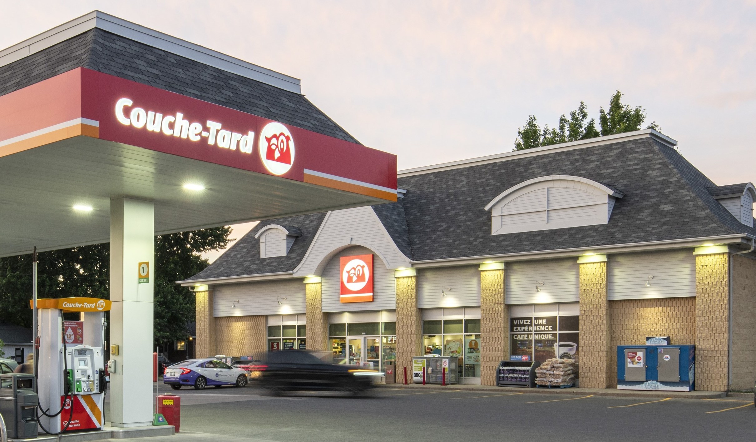 Alimentation Couche-Tard Inc. (OTC:ANCTF) Maintains "Buy" Rating and Withdraws Takeover Bid