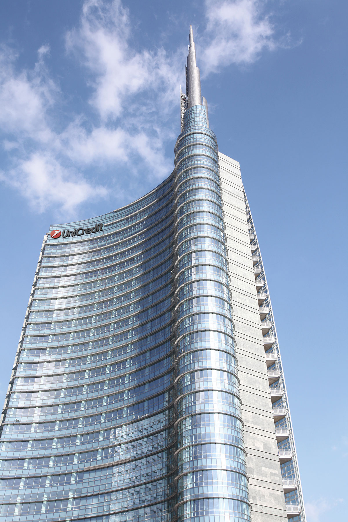 UniCredit (PNK:UNCFF) Surpasses Earnings Estimates but Faces Revenue Challenges