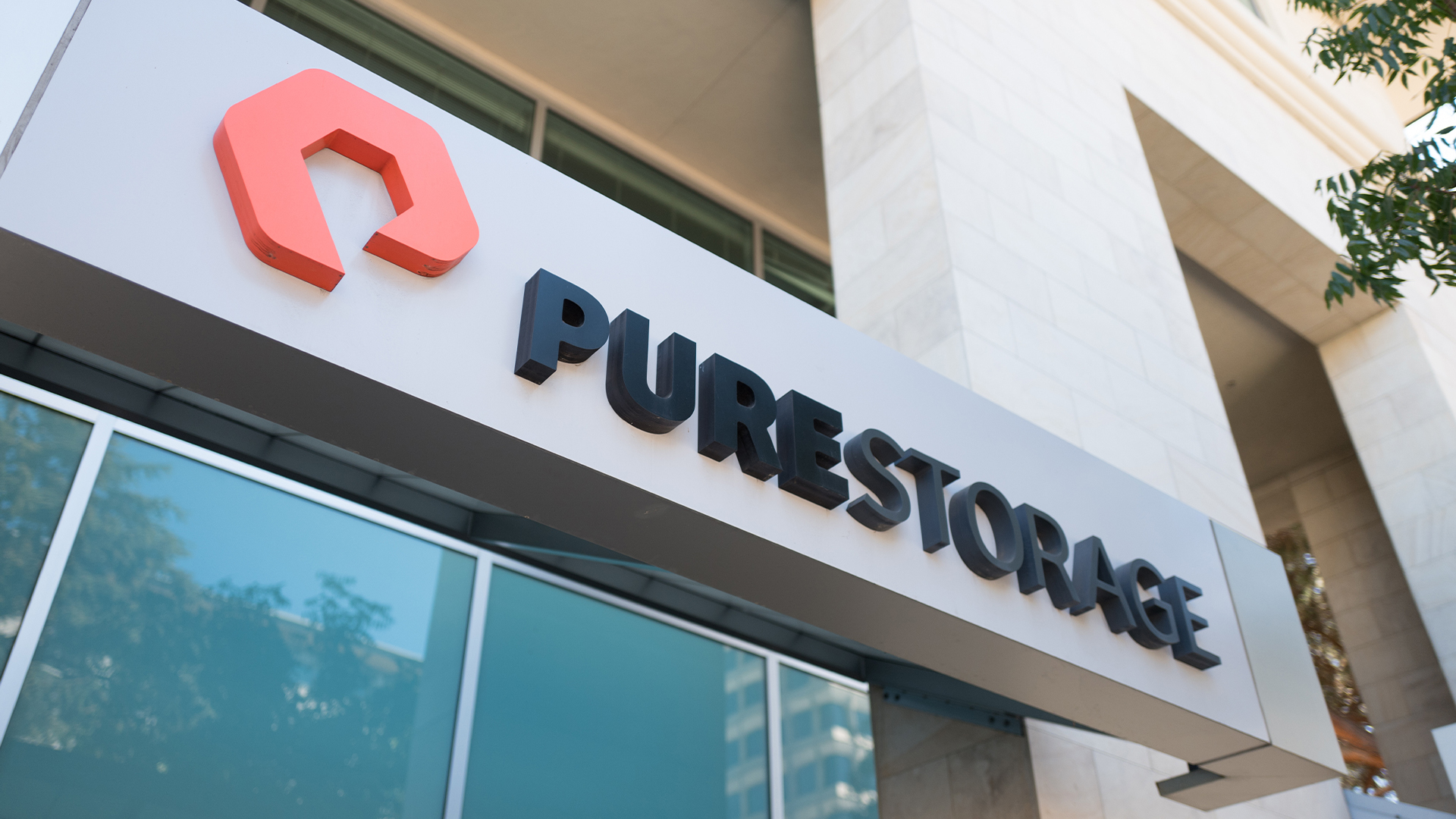 Pure Storage, Inc. (NYSE:PSTG) Earnings Preview and Industry Comparison