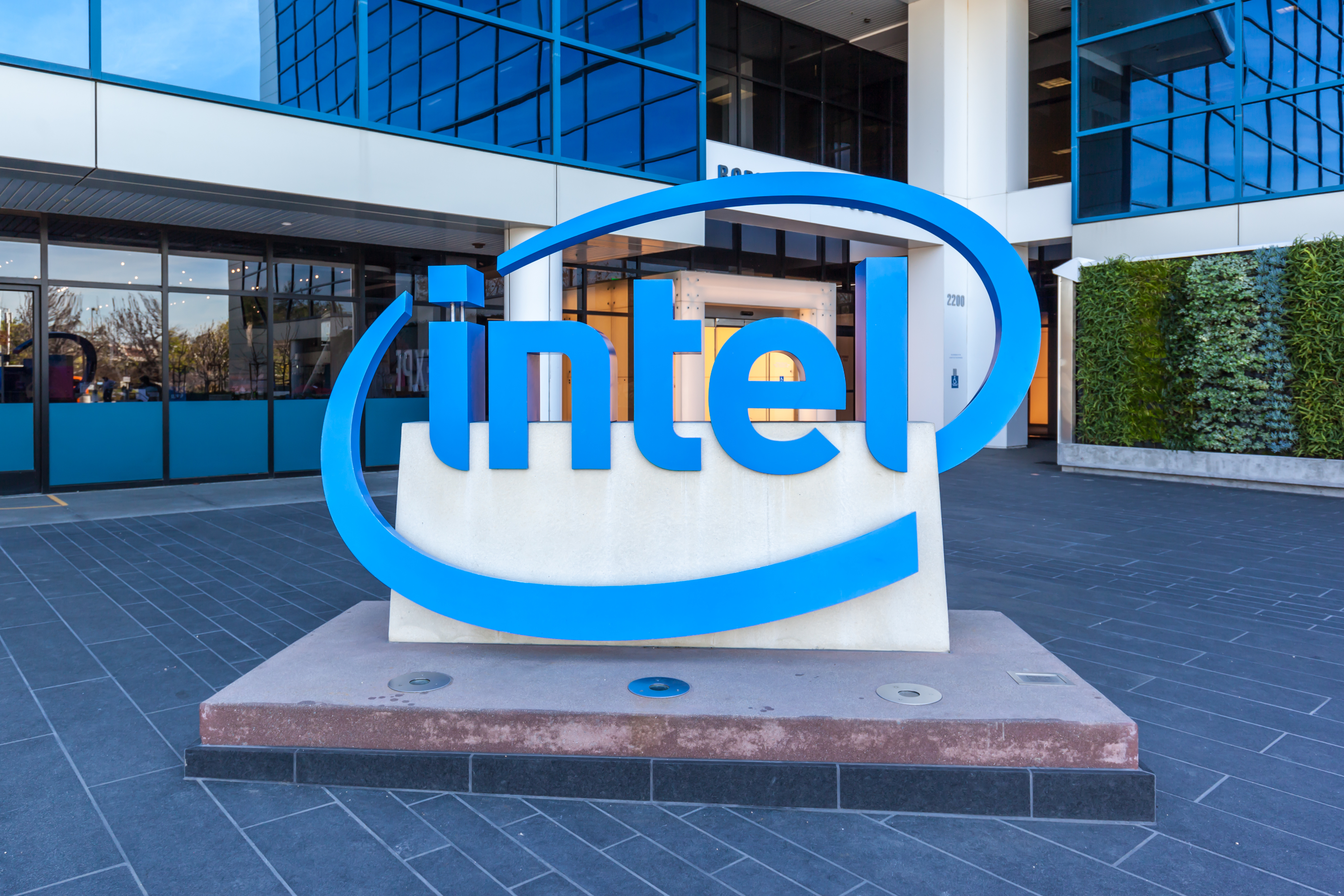 Intel Corporation (NASDAQ:INTC) Stock Update and Market Performance