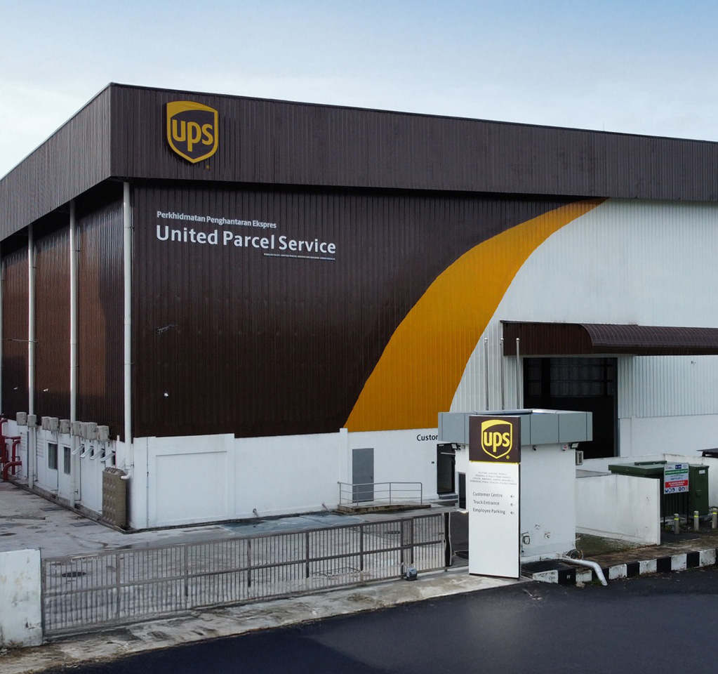 United Parcel Service (NYSE:UPS) Surpasses Earnings and Revenue Estimates