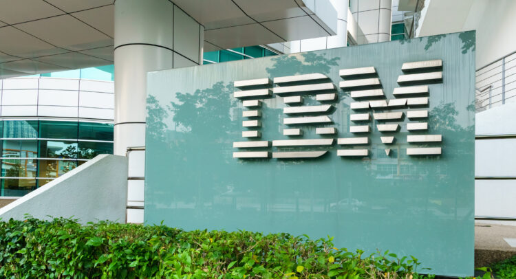 IBM (NYSE:IBM) Maintains Outperform Rating by Wedbush Amidst Modest Growth Projections