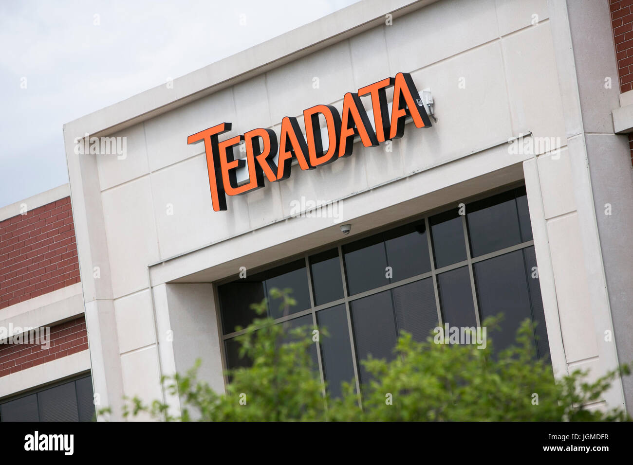 Teradata Corporation (NYSE:TDC) Quarterly Earnings and Institutional Interest
