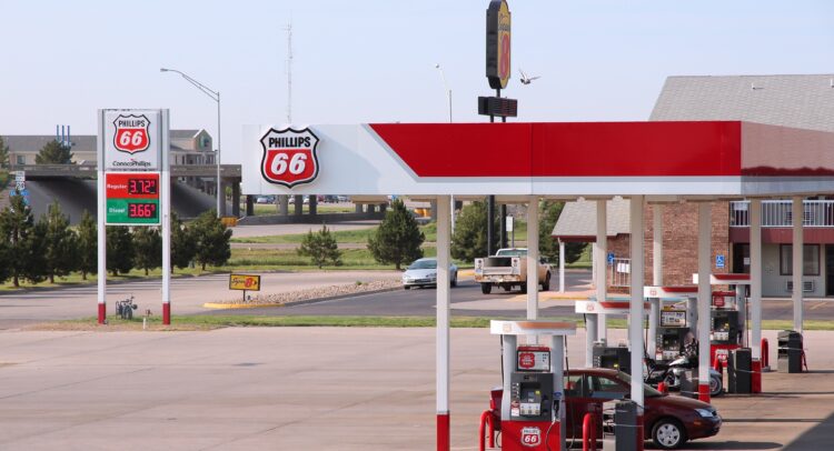 Phillips 66 (NYSE:PSX) Maintains Hold Rating Amidst Crude Oil Price Declines