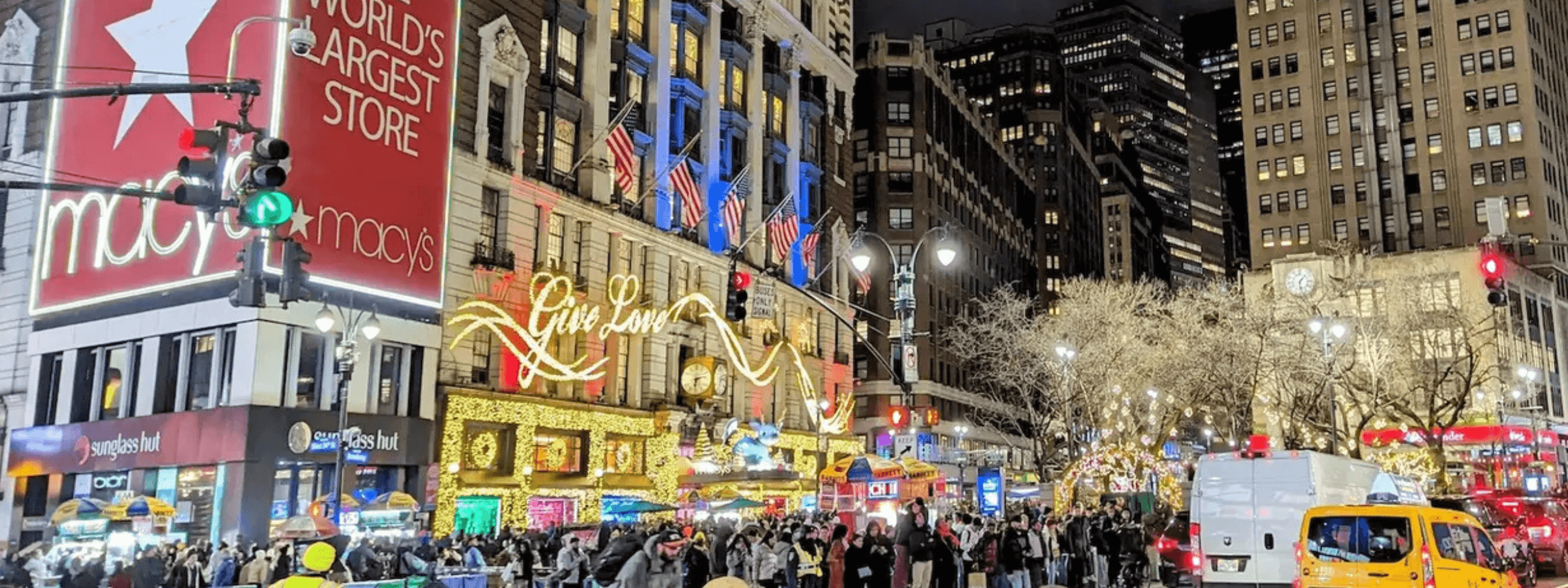 Macy's (NYSE:M) Strategic Transformation and Financial Outlook