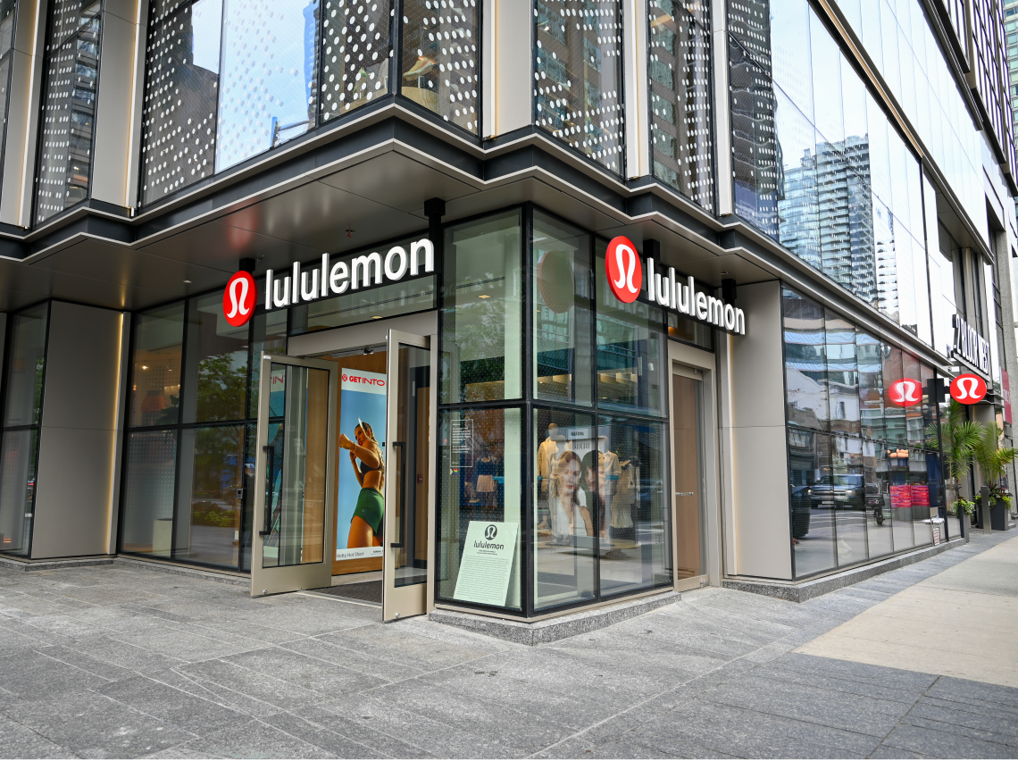 Lululemon (NASDAQ:LULU) Maintains 