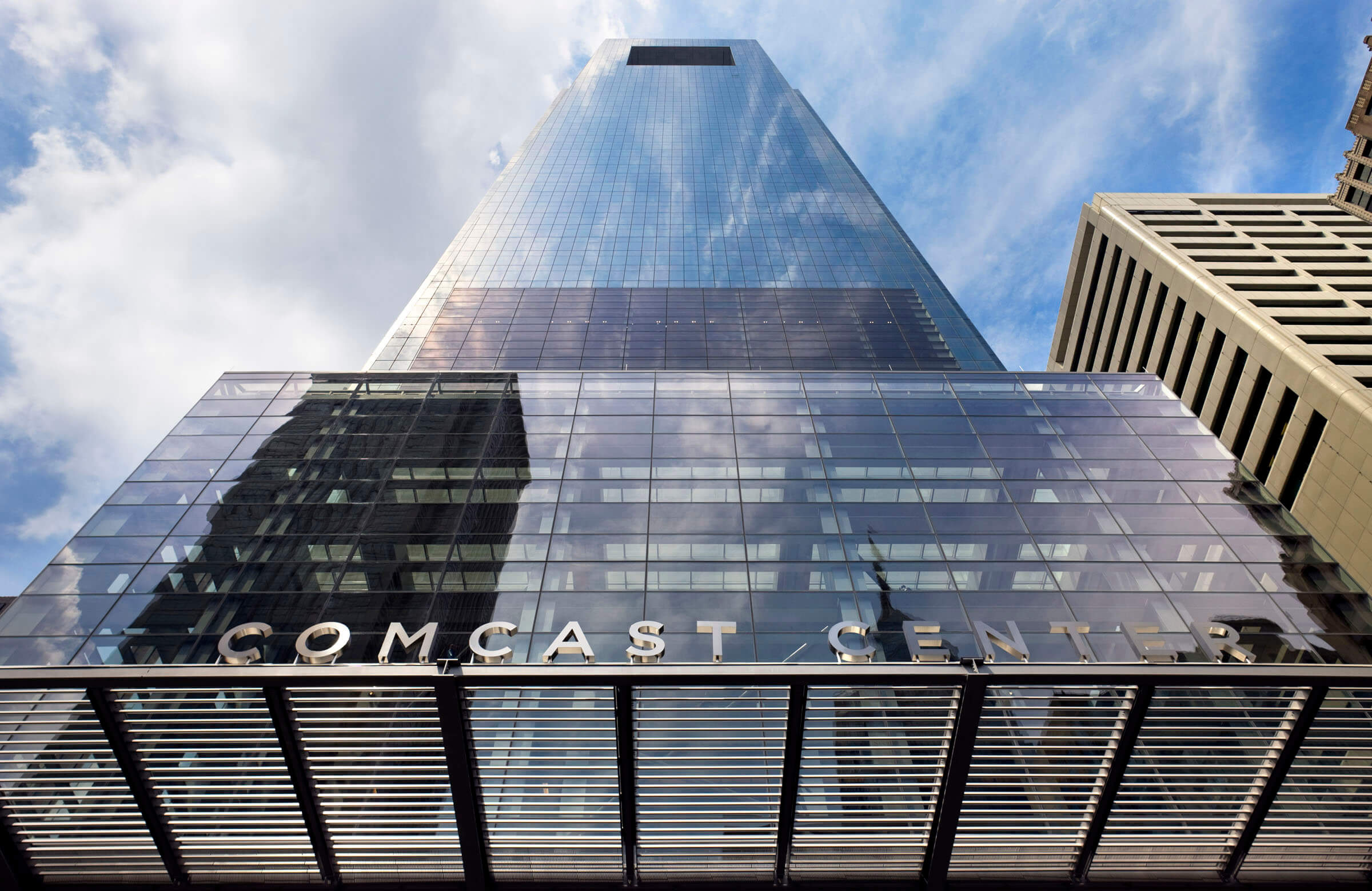 Comcast (NASDAQ: CMCSA) Price Target Raised by Goldman Sachs Amid Strong Q1 Earnings and Broadband Recovery