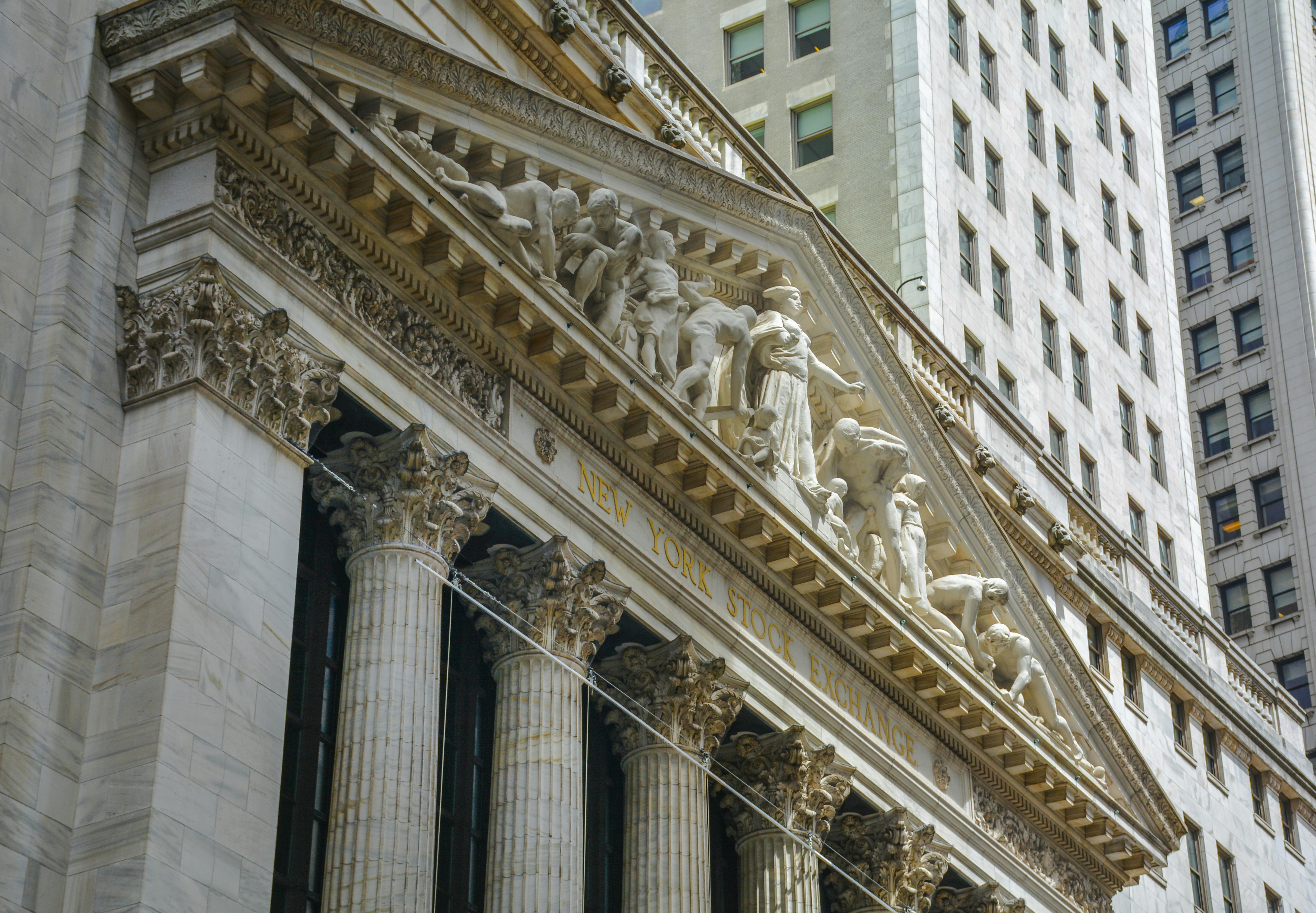 Berkshire Hathaway (NYSE: BRK-A) Earnings Preview: Analyst Expectations and Key Valuation Metrics
