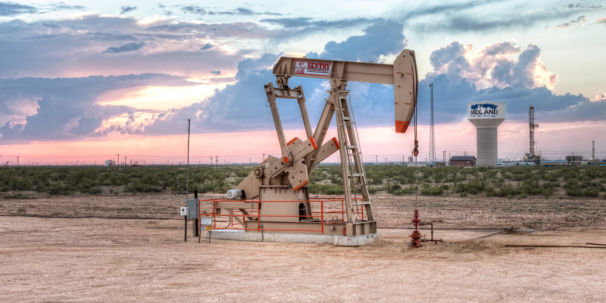 Roth Capital Raises Viper Energy (NASDAQ: VNOM) Price Target Amid Strong Q1 Performance