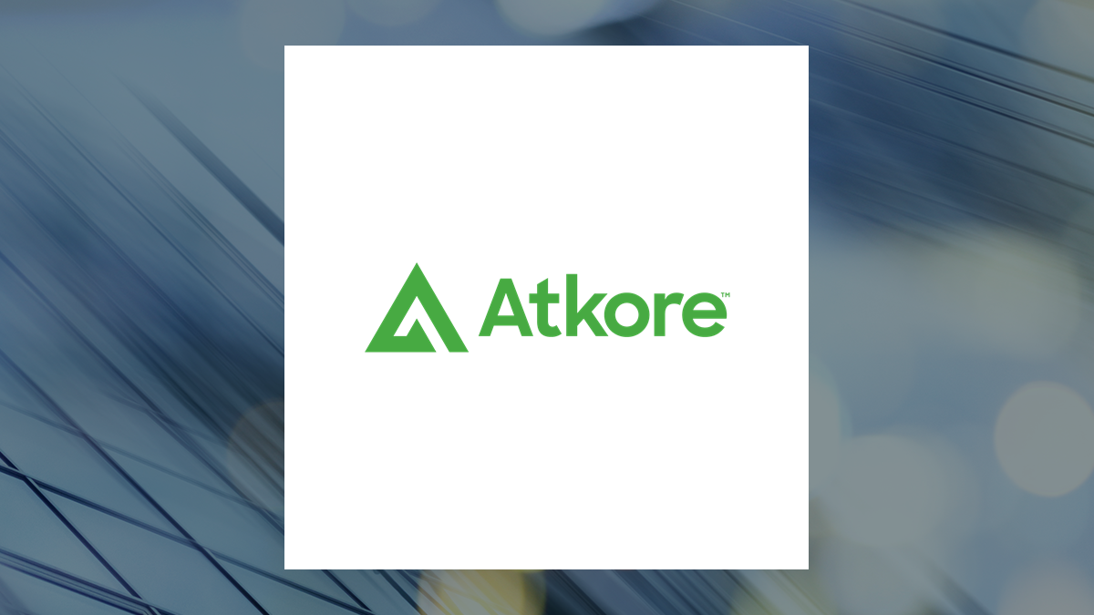 Atkore Inc. (NYSE:ATKR) Director Sells Shares Amidst Mixed Financial Results