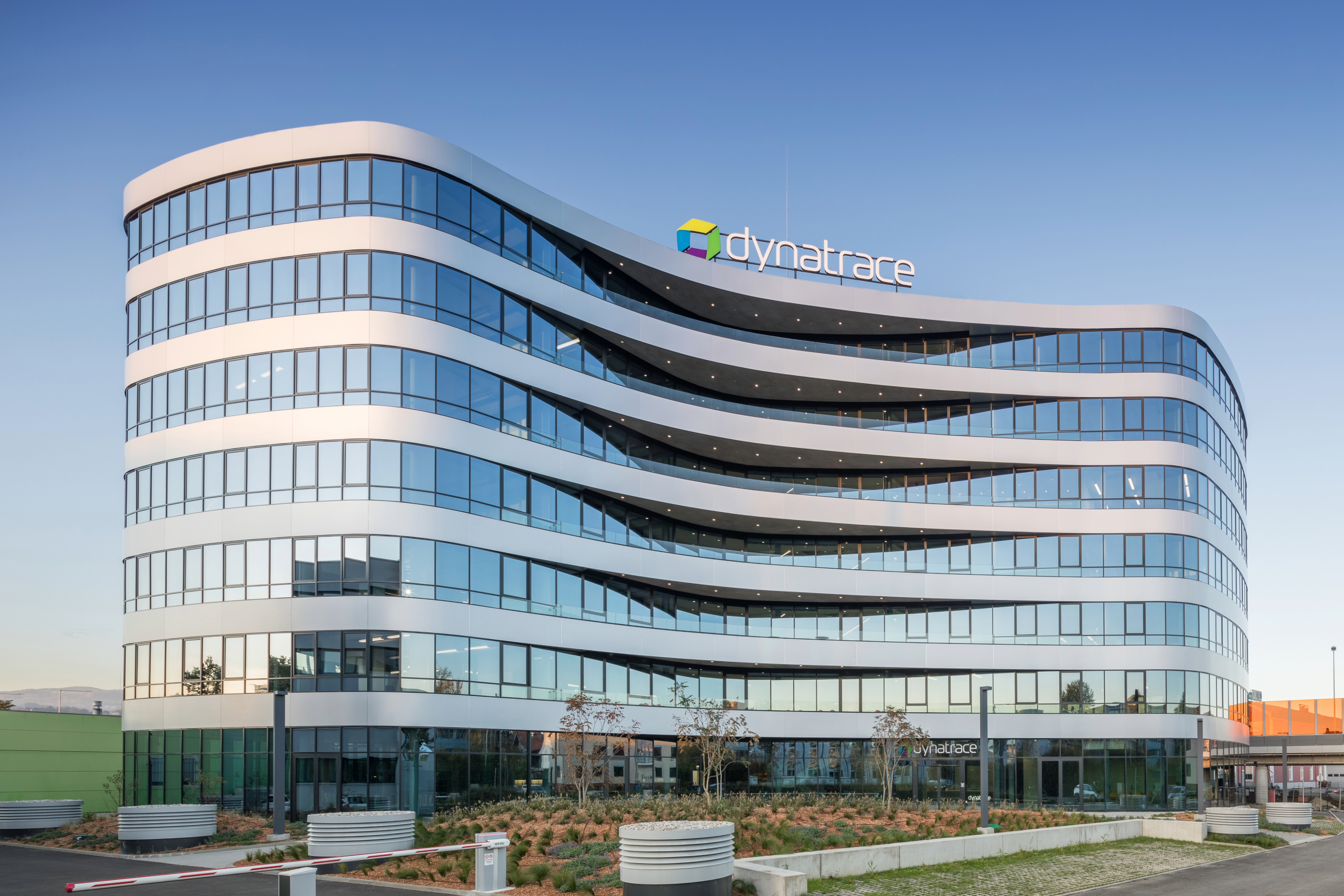 Dynatrace (DT) Q4 Earnings Beat, Shares Fall Despite $2B ARR