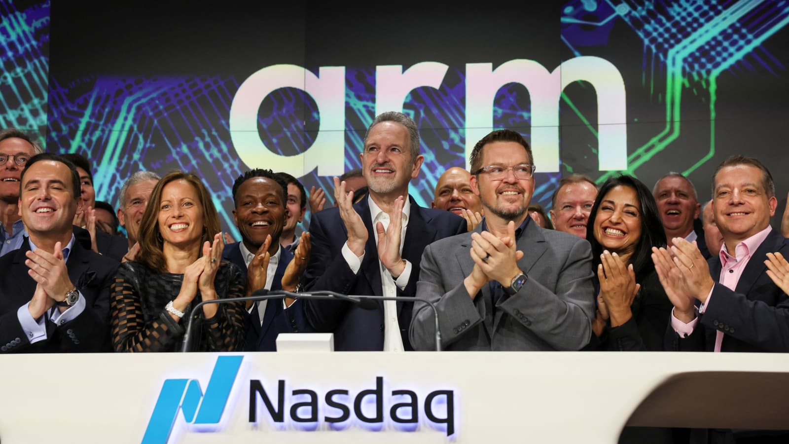 Arm Holdings (NASDAQ: ARM) Navigates Insider Sale, Strong Financials, and Legal Scrutiny in Semiconductor Market