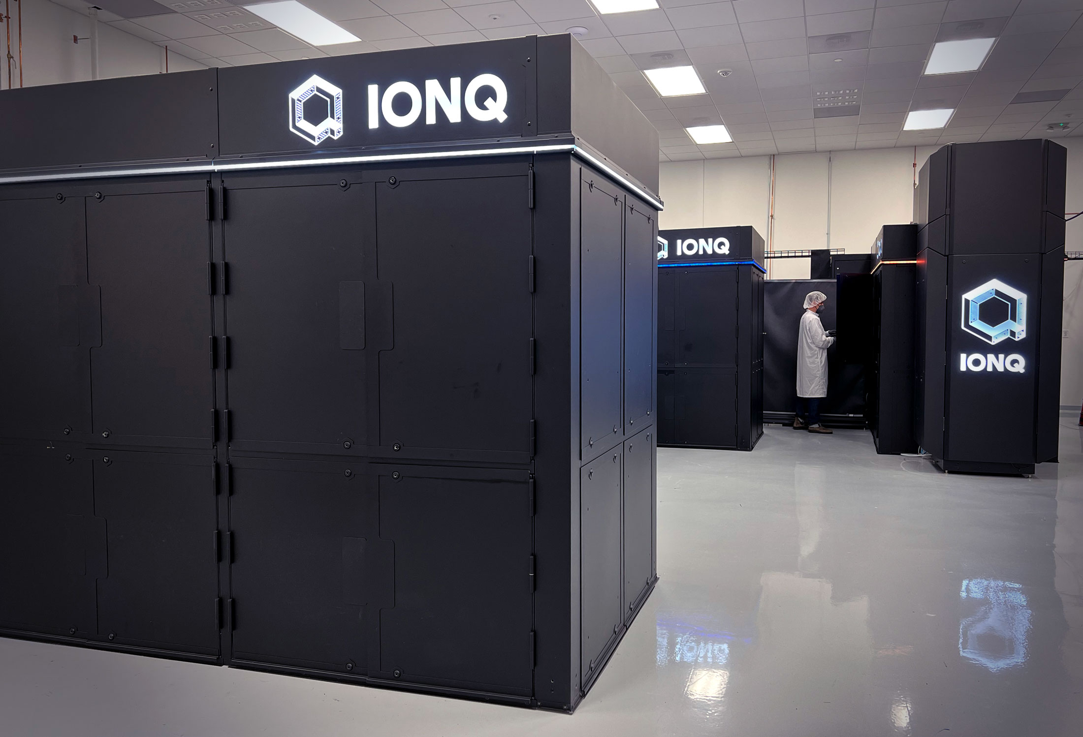 IonQ Inc. (NYSE: IONQ) Outlook: Quantum Computing Leadership Amidst Financial Headwinds