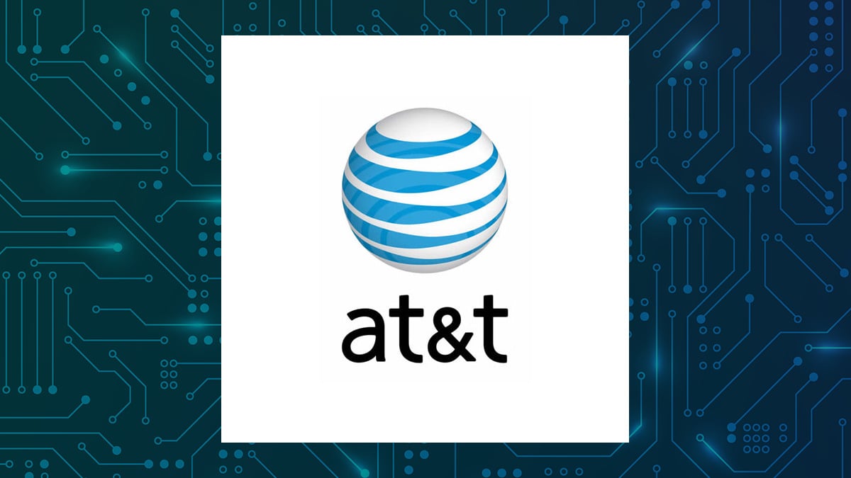 AT&T (NYSE:T) Navigates Market Challenges Amid Starlink Competition and Senator's Stock Purchase