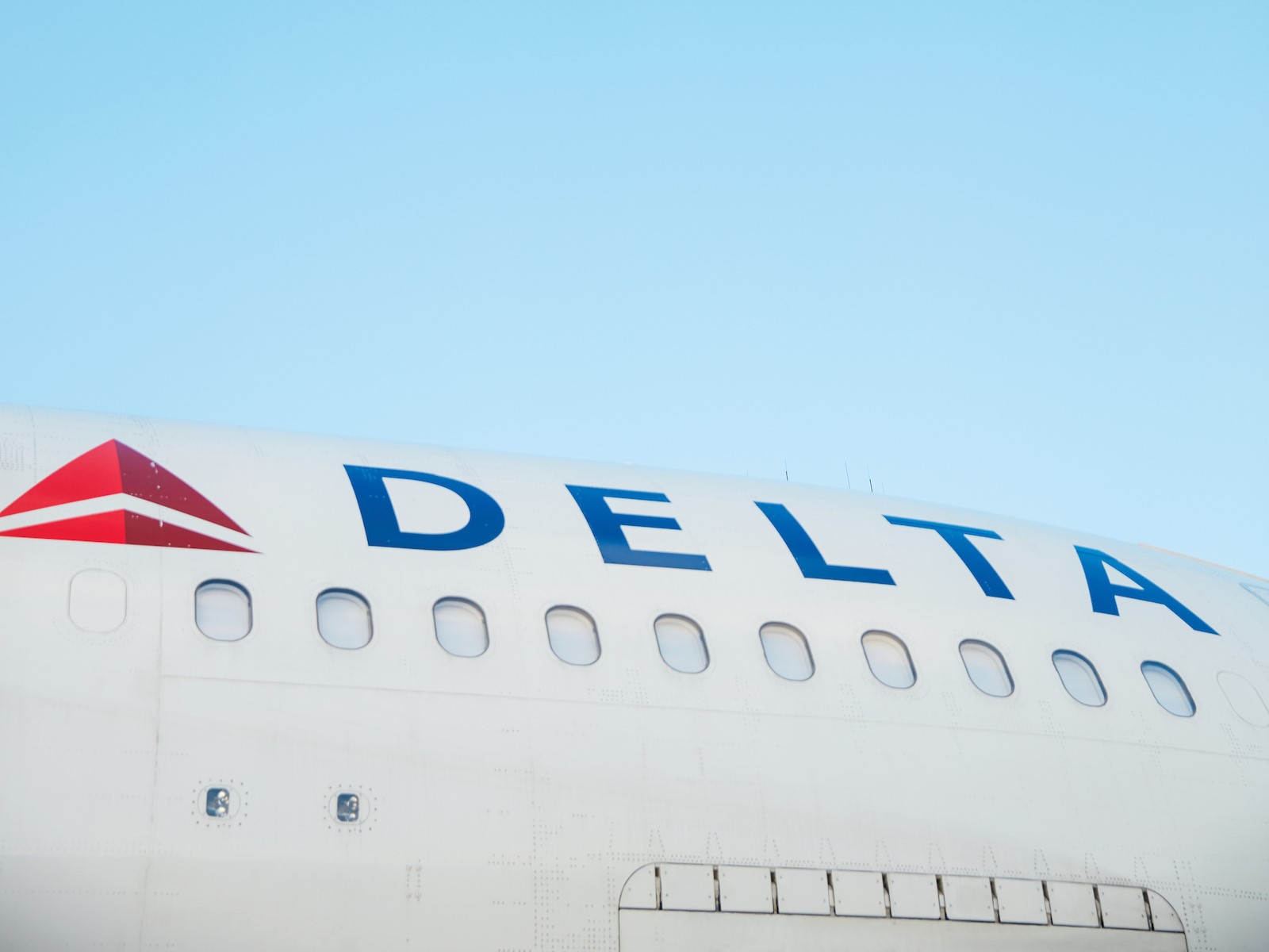 Delta Air Lines (NYSE:DAL) Soars Past Q2 Estimates, Stock Reacts to Market Dynamics