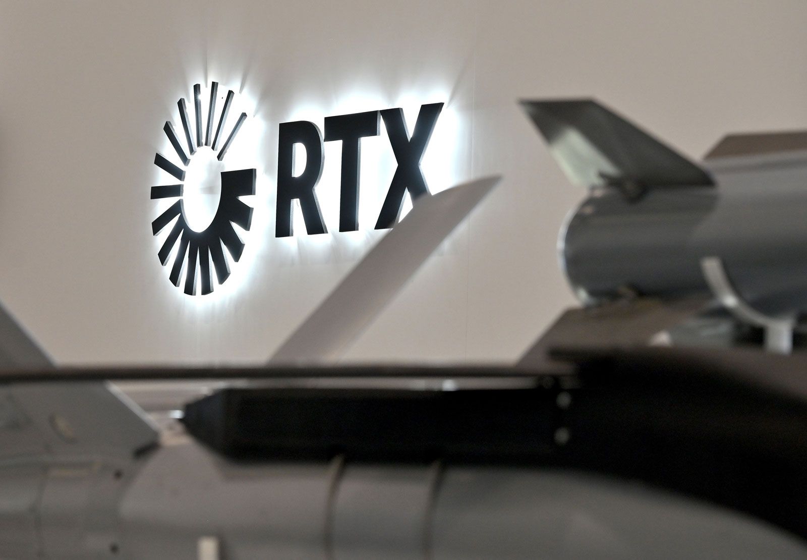 RTX Corp. (NYSE: RTX) Soars: Jefferies Raises Price Target Amid Strong Earnings and Upbeat Forecast