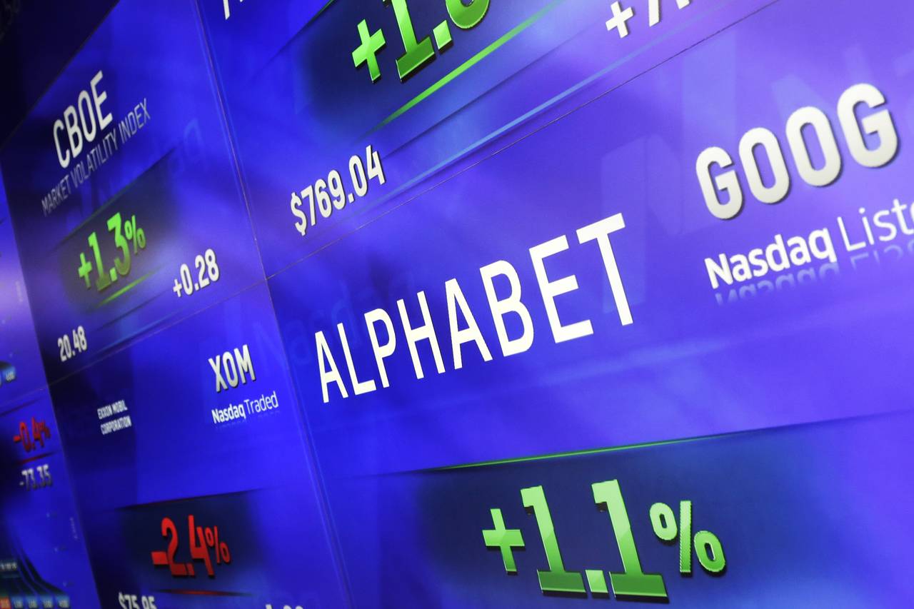 Alphabet Inc. (NASDAQ: GOOG) Faces Downgrade Amid AI Delays and Competitive Pressure