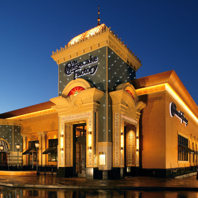 The Cheesecake Factory (NASDAQ:CAKE) Insider Sales Amid Strong Stock Performance