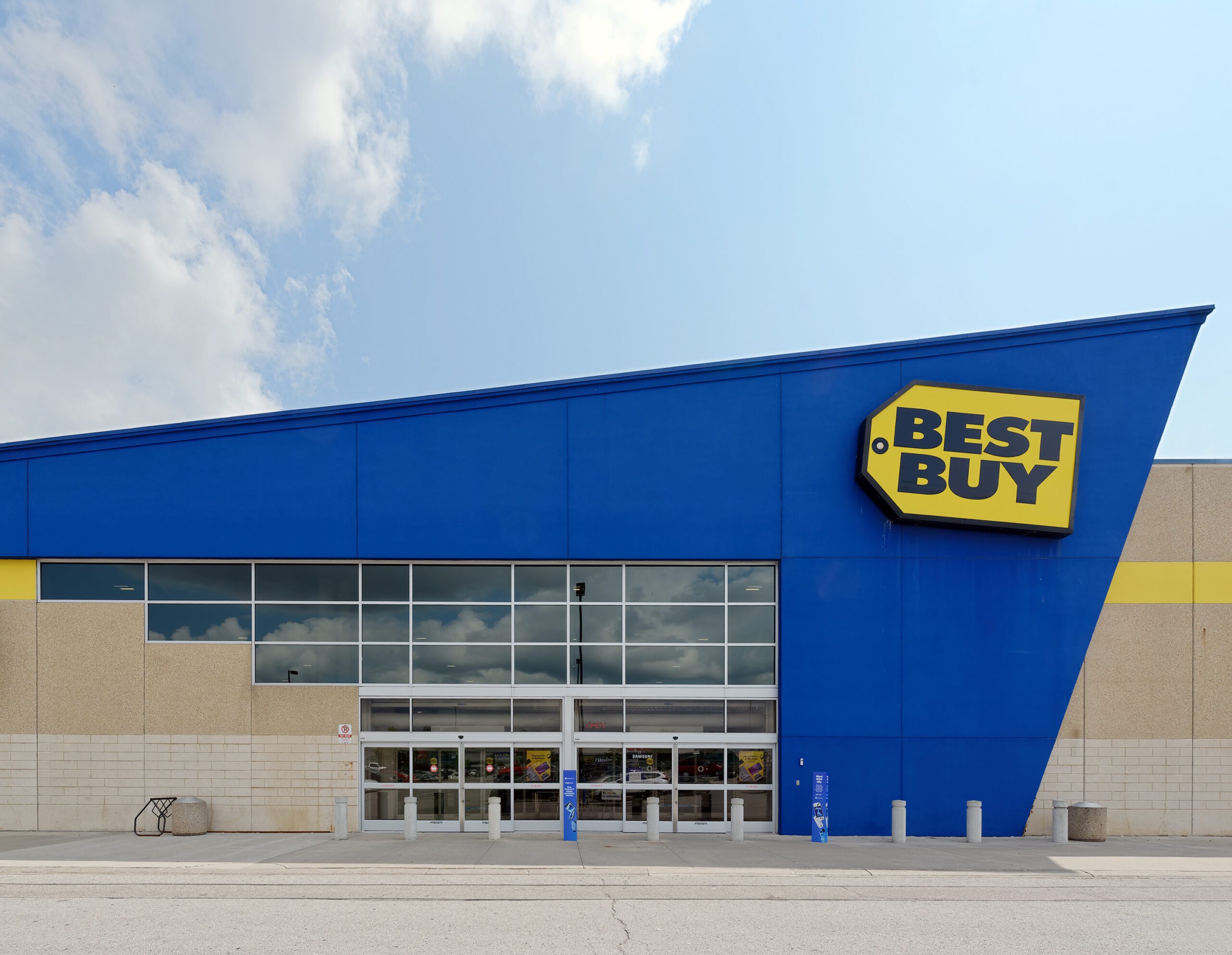 Jefferies Downgrades Best Buy (NYSE: BBY) Stock to Hold Amid Strategic Shifts