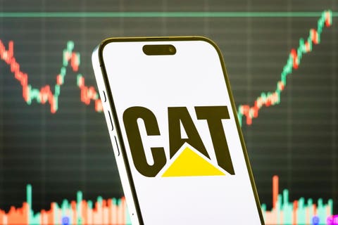 Caterpillar (NYSE: CAT) Stock Forecast: Analyst Sets $1,002 Price Target Amid Strong Demand