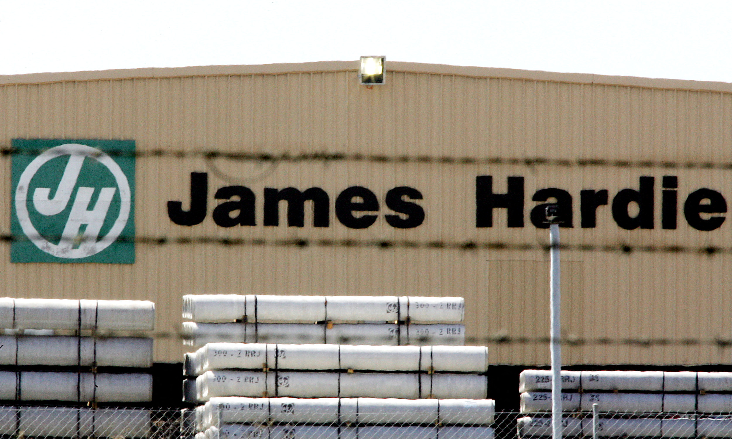 James Hardie Industries (NYSE: JHX) Receives Upgrade Amid Strong Financial Performance