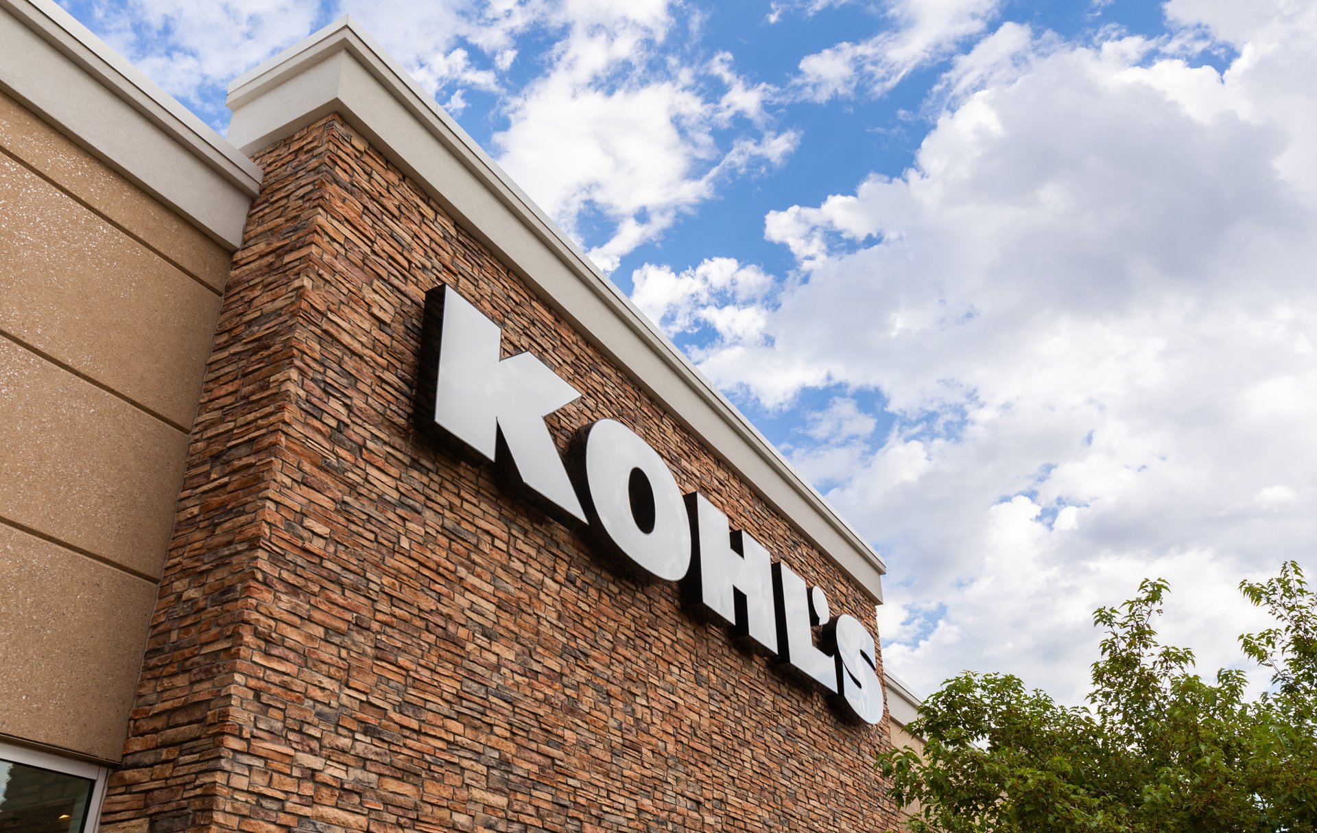 Kohl's Corporation (NYSE:KSS) Q2 Earnings: Strong Beat Driven by Tariff Refunds Amidst Retail Competition