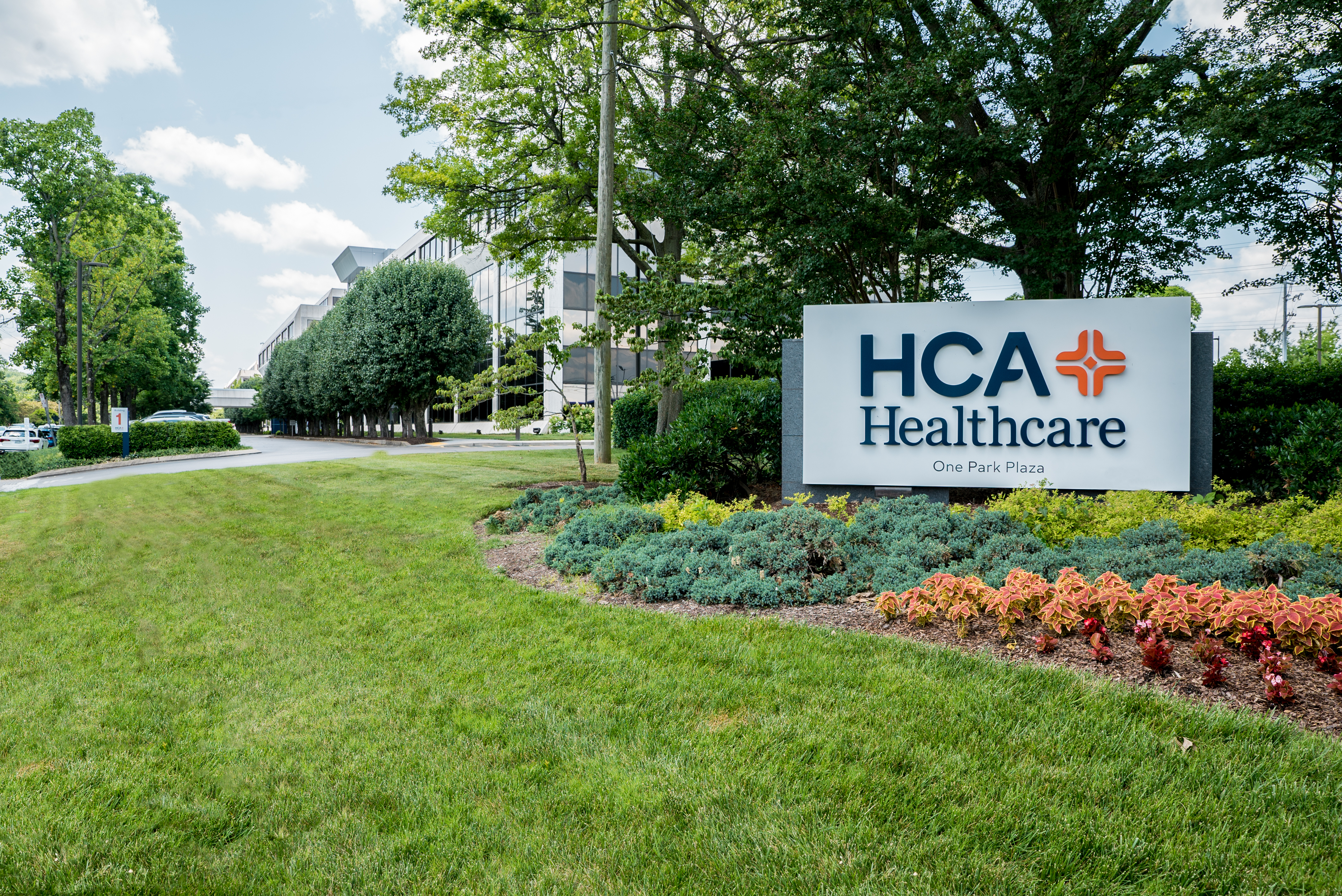 BMO Capital Initiates Coverage on HCA Healthcare (NYSE: HCA) with Outperform Rating