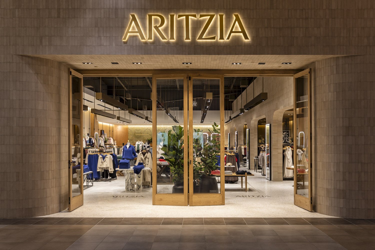 Aritzia (OTC:ATZAF) Reports Impressive Q2 Earnings, Driven by U.S. Market Expansion