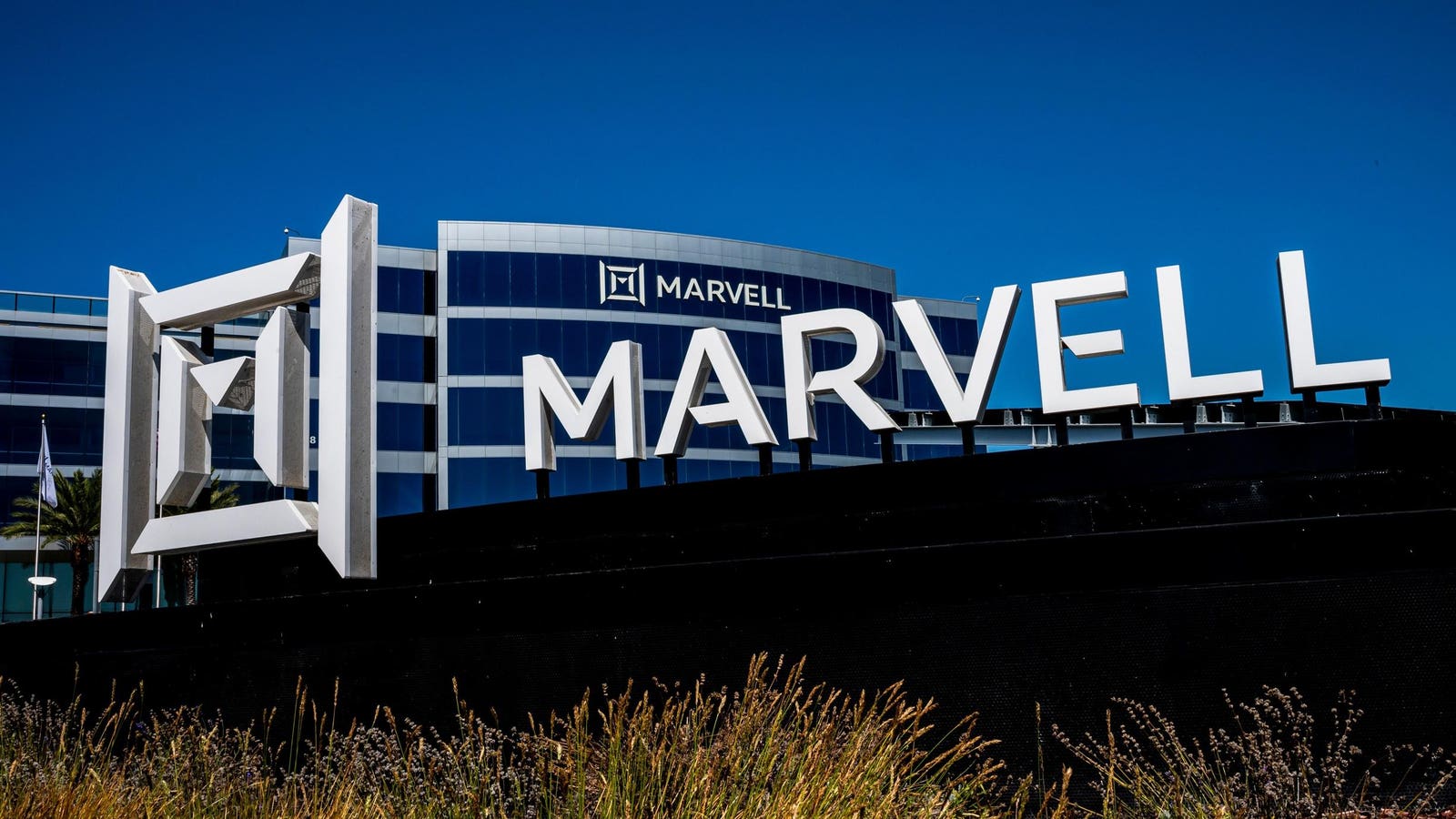 Marvell Technology (NASDAQ: MRVL) Executive Sells Shares Amid AI Chip Stock Pressure
