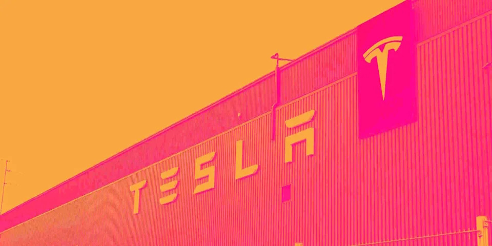 Tesla (NASDAQ: TSLA) Earnings Preview and SpaceX Merger Talks