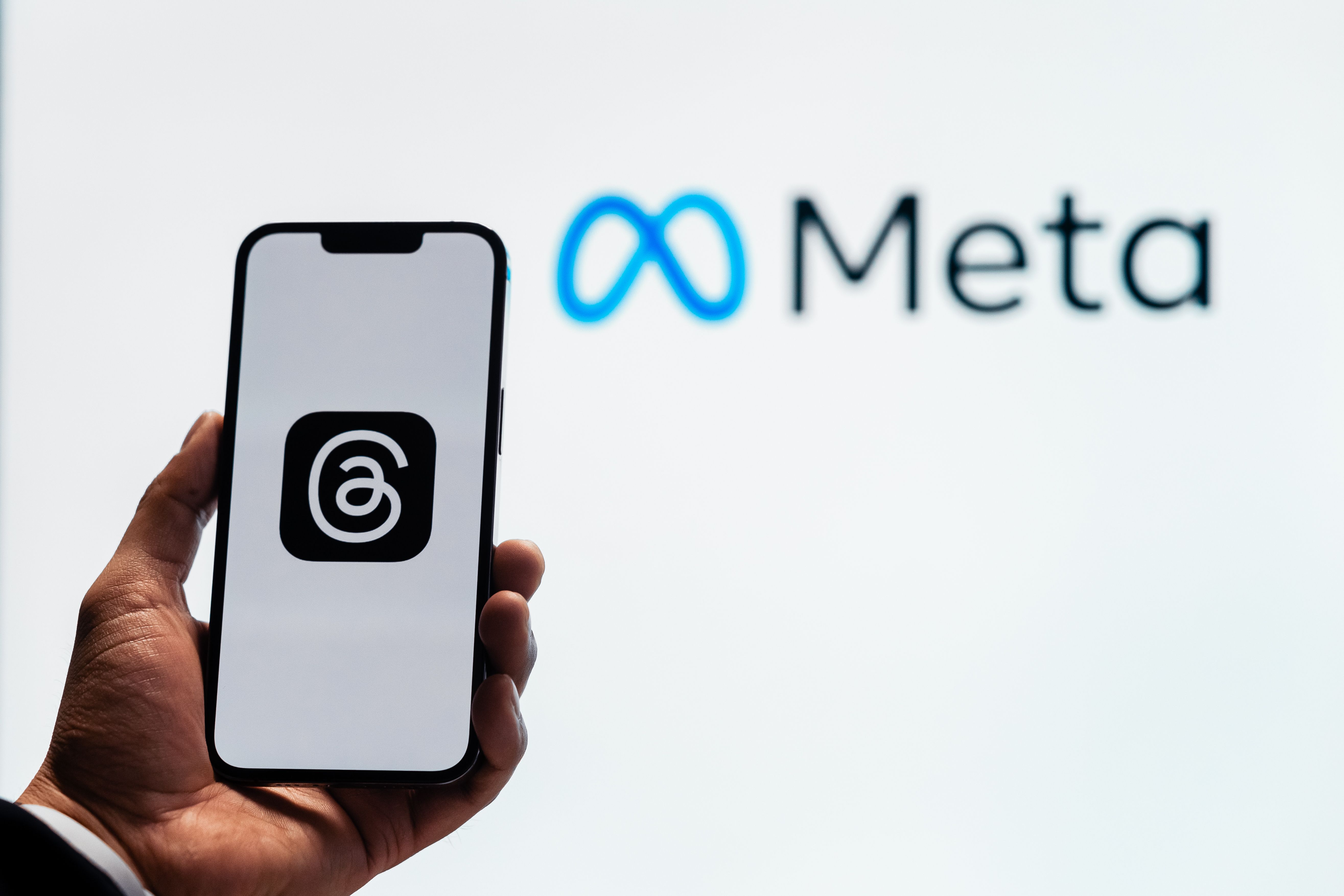 Analyst Sets Price Target for Meta Platforms (NASDAQ:META) Amid AI Investments